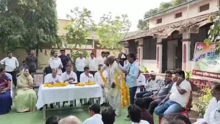 निवाली: खेतिया में कांग्रेस पार्टी के सृजन कार्यक्रम की बैठक, केंद्रीय पर्यवेक्षक द्वारा जिलाध्यक्ष को लेकर हुई चर्चा