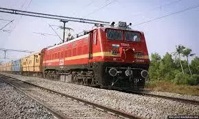रेल यात्रियों को अब स्लीपर कोच में भी मिलेगी AC कोच वाली ये सुविधा, रेलवे ने की तैयारी
