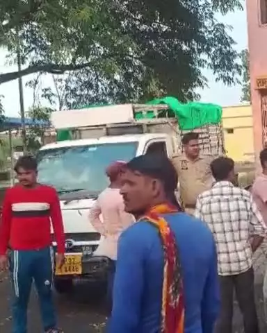 कौंच: ग्राम बरहल में तालाब में डूबने से अधेड़ व्यक्ति की हुई मौत, पुलिस ने शव को पोस्टमार्टम के लिए भेजा