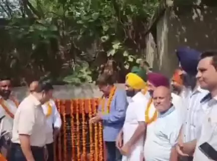 ਹੁਸ਼ਿਆਰਪੁਰ: ਵਾਰਡ ਨੰਬਰ 23 'ਚ ਵਿਧਾਇਕ ਨੇ ਰੱਖਿਆ ਸੜਕ ਨਿਰਮਾਣ ਦਾ ਨੀਹ ਪੱਥਰ