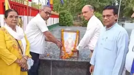 फतेहपुर: अम्बेडकर पार्क में धूमधाम से मनाई गई संत कबीरदास की जयन्ती, तमाम राजनीतिक दलों के लोग रहे मौजूद, कचेहरी का मामला