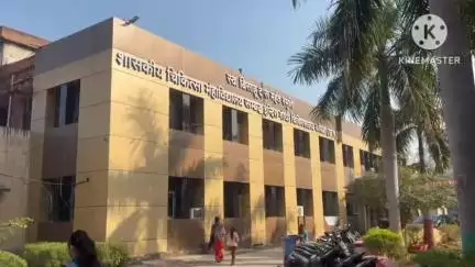 कोरबा: कोरबा मेडिकल कॉलेज में लापरवाही की हद, युवक की मौत के बाद शव परिजन लेकर भागे