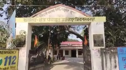 जयसिंहपुर: जयसिंहपुर ब्लॉक मुख्यालय पर सफाई कर्मी की मृत्यु के उपरांत आयोजित की गई शोक सभा, रखा गया दो मिनट का मौन