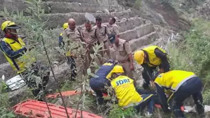 जोशीमठ: बद्रीनाथ हाईवे पर टेयापुल के पास तीर्थयात्रियों की मोटरसाइकिल पर पहाड़ी से गिरे पत्थर, दो यात्रियों की मौत