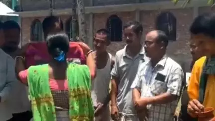 ওদালগুৰি: বালিচিহা গাঁৱত বাথৌ থানচালি নিৰ্মাণৰ আধাৰশিলা স্থাপন কৰে বিটিআৰৰ ইএম নীলোৎ স্বৰ্গীয়াৰীয়ে