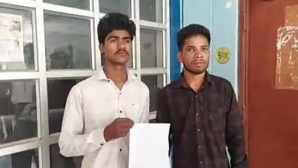 डिंडौरी: शासकीय हाई स्कूल मुड़की के प्रभारी प्राचार्य का स्थानांतरण करने के लिए छात्रों ने कलेक्ट्रेट में लगाई गुहार