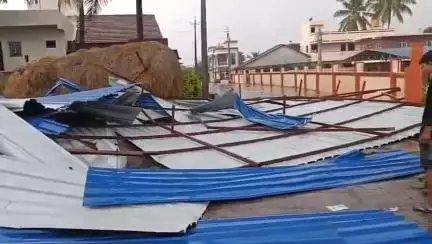 ಬೆಳಗಾವಿ: ಹಲಗಾ ಬಸ್ತವಾಡ ಗ್ರಾಮದಲ್ಲಿ ಭೀಕರ ಮಳೆಗೆ ಕುಸಿದು ಬಿದ್ದ ಸರಕಾರಿ ಶಾಲೆಯ ಶೆಡ್