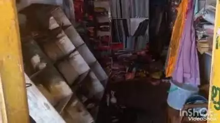 उतरौला: बरदही बाजार के पास एक कपड़े की दुकान में लगी आग, 15 लाख का हुआ नुकसान