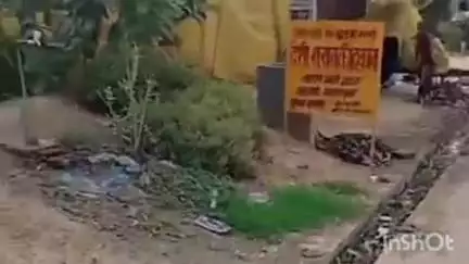 मितौली: बेहजम के भूलनपुर में नियमों की अनदेखी कर बेची जा रही देशी शराब, ग्रामीणों ने बनाया वीडियो और किया वायरल