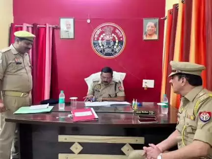 तालबेहट: बार थाने के अपर एसपी ने किया औचक निरीक्षण, पुलिस कर्मियों में मचा हड़कंप, हवालात, कार्यालय व सीसीटीवी कैमरा की की जांच