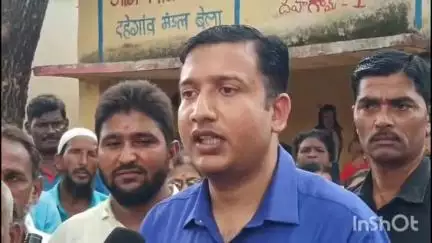 అదిలాబాద్ అర్బన్: పాఠశాలలు పున:ప్రారంభం అయిన నేపథ్యంలో బేలా మండలం దహేగాం గ్రామంలో పర్యటించిన జిల్లా కలెక్టర్ రాజర్షి షా