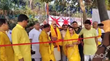 बेगूसराय: रतनपुर में आयोजित राम महायज्ञ का केंद्रीय मंत्री गिरिराज सिंह ने किया उद्घाटन, महापौर भी रहीं उपस्थित