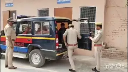 जलालाबाद: गांव गोरा महुआ गाड़ के निकट पुलिस टीम ने झारखंड प्रांत के एक मादक पदार्थ तस्कर को किया गिरफ्तार