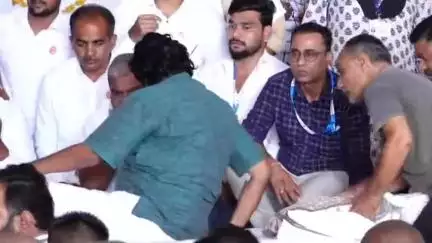 अमरावती: राजू शेट्टीं यांची बच्चू कडूंच्या अन्नत्याग आंदोलनाला भेट व पाठिंबा; भाजपवर सडकून टीका