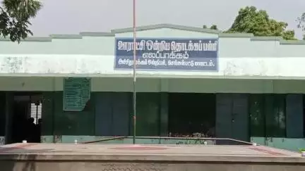 மதுராந்தகம்: எலப்பாக்கம் ஊராட்சி ஒன்றிய தொடக்கப் பள்ளியில் கழிப்பறை கட்டுமான பணியை விரைந்து முடிக்க வேண்டும் என்று பெற்றோர்கள் கோரிக்கை