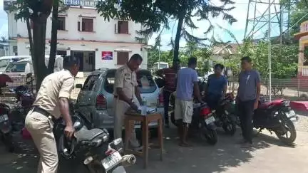 কৈলাশহর: কৈলাসহর থানার সামনে স্পেশাল দ্বিচক্র যান অভিযান চালায় কৈলাশহর থানার পুলিশ