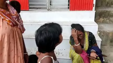 বালুরঘাট: আত্রাই নদীতে কিশোর নিখোঁজ, চাঞ্চল্য সদরঘাটে