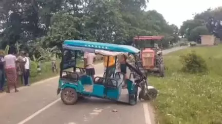 নাকাশিপাড়া: দাদুপুর নিমতলা এ টোটো ট্রাক্টর এর সংঘর্ষে আহত পাঁচ জন বেথুয়া ডহরি হাসপাতালে নিয়ে আসা হলো চিকিৎসার জন্য
