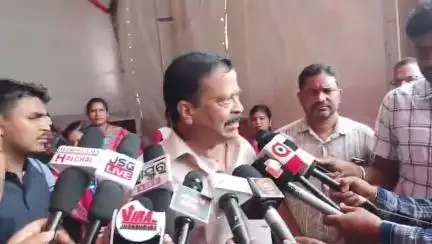 ଝାରସୁଗୁଡା: ଝାରସୁଗୁଡା ଜିଲ୍ଲା ବିଟିଏମ୍ ପଡିଆରେ ଆୟୋଜିତ ବିକାଶ ମେଳାରେ ଯୋଗଦେଇ ପ୍ରତିକ୍ରିୟା ରଖିଲବ ରାଜସ୍ୱ ମନ୍ତ୍ରୀ ସୁରେଶ ପୂଜାରୀ