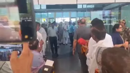 गिर्वा: पूर्व मुख्यमंत्री अशोक गहलोत का उदयपुर आगमन, डबोक एयरपोर्ट पर कांग्रेस कार्यकर्ताओं ने किया भव्य स्वागत