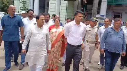 ଢେଙ୍କାନାଳ ସଦର: ଜିଲ୍ଲାପାଳଙ୍କ କାର୍ଯ୍ୟାଳୟ ଠାରେ ବିକାଶ ବାହନ ରଥ ଉଦଘାଟନ କଲେ ମନ୍ତ୍ରୀ