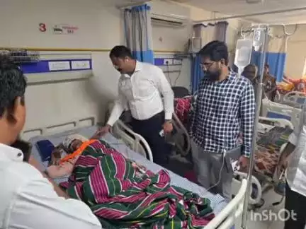 पाचोरा: आ. किशोर पाटील यांनी भडगाव रोडवरील खाजगी रुग्णालयात जावुन जखमींची केली विचारपूस