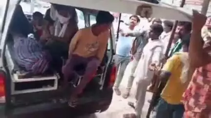डिंडौरी: मंडला स्टैंड के भर्रा टोला में ट्रक ने मोटरसाइकिल को टक्कर मारी, हादसे में एक युवक की मौत, दूसरा घायल