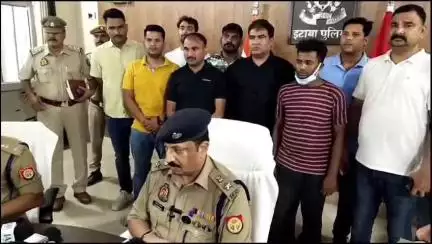 इटावा: कोतवाली इलाके से पुलिस ने 5 लाख रुपये के सोने-चांदी के आभूषण के साथ एक अंतरराज्यीय शातिर टप्पेबाज को किया गिरफ्तार