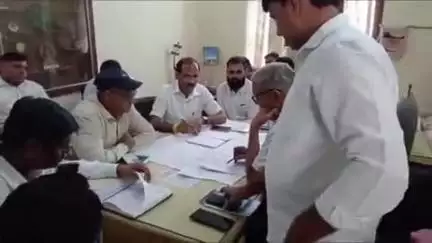 चरखी दादरी: दादरी विधायक सुनील सांगवान ने जल संरक्षण को लेकर जनस्वास्थ्य अभियांत्रिकी विभाग के अधिकारियों के साथ की बैठक