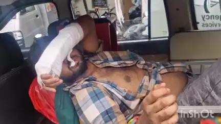 వాల్మీకిపురం మండలం, చింతపర్తి ఫ్లైఓవర్ బ్రిడ్జి పై నుంచి బైకు అదుపుతప్పి పడి చెంబకూరుకు చెందిన ఇద్దరికి తీవ్రగాయాలు