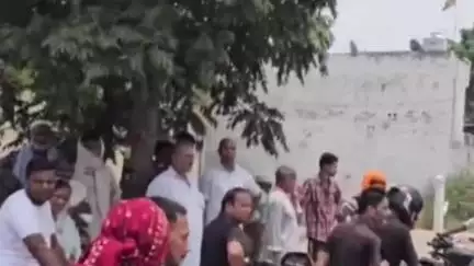जगाधरी: जड़ौदा में लाइट ना आने से परेशान लोगों ने सड़क पर लगाया जाम एसडीओ ने मौके पर पहुंच कर दिया आश्वासन #Jansamasya