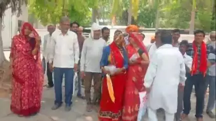 ललितपुर: कस्बा बानपुर निवासी ग्रामीणों ने, चकबंदी विभाग के जिम्मेदारों पर लगाए, अनियमितताएं बरतने के आरोप #Jansamasya