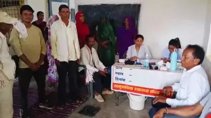 रीठी: बकलेहटा में ग्लोबल फैटी लिवर दिवस का आयोजन, लोगों के स्वास्थ्य की जांच की गई