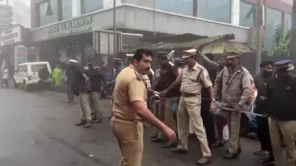 ദേവികുളം: മൂന്നാറിലെത്തിയ ഗവർണ്ണർ രാജേന്ദ്ര ആർലേക്കർക്കെതിരെ സി.പി.ഐ എ.ഐ.ടി.യു.സി പ്രതിഷേധം