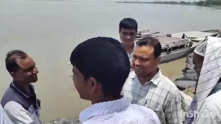 মানকাচৰ: প্ৰাক্তন সাংসদ বদৰুদ্দিন আজমলৰ নিৰ্দেশমৰ্মে এআইইউডিএফৰ এটা সঁজাতি দলৰ ওৱাহাব বজাৰৰ গৰাখহনীয়া হোৱা ঠাই পৰিদৰ্শন
