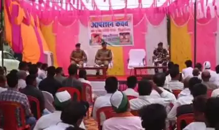 नौगढ़: डीआईजी बस्ती ने SP के साथ थाना कपिलवस्तु का निरीक्षण किया, ग्राम सुरक्षा समिति के साथ की गोष्ठी