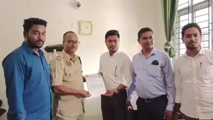 ঢেকিয়াজুলি ভাগ: পশ্বিম ঢেকীয়াজুলি অঞ্চলত বৃদ্ধি পাইছে জোৱা,মদ,ড্ৰাগছৰ অবাধ প্ৰচলন,ব্যৱস্থা গ্ৰহণৰ দাবীত ঢেকীয়াজুলি থানাত স্মাৰকপত্ৰ আছুৰ