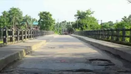 করিমগঞ্জ: লোয়াইরপোয়া-বাজারিছড়া রাস্তাটি লঙ্গাই নদীর উপরে থাকা লোওয়াইরপোয়া সেতু মেরামতের কারণে দুই মাস বন্ধের ঘোষণা