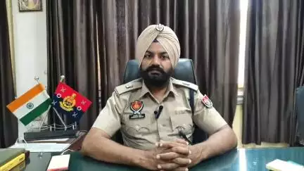 ਬਠਿੰਡਾ: ਮਿੰਨੀ ਸਕੱਤਰੇਤ ਵਿਖੇ ਪੁਰਾਣੇ ਰੰਜਿਸ਼ ਦੇ ਚਲਦੇ ਨੌਜਵਾਨਾਂ ਨੇ ਘਰ ਦਾਖਲ ਹੋ ਕੀਤੀ ਭਨ ਤੋੜ ਲਾਈ ਸਮਾਨ ਨੂੰ ਅੱਗ