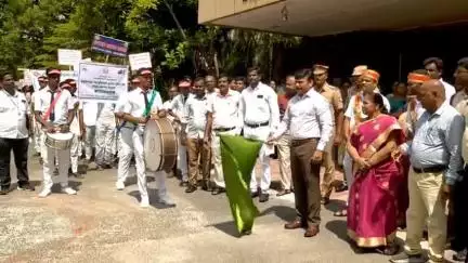 தருமபுரி: குழந்தை தொழிலாளர் முறை எதிர்ப்பு தின விழிப்புணர்வு பேரணியை கலெக்டர் சதீஷ் ஆட்சியர் அலுவலகத்தில் தொடங்கி வைத்தார்
