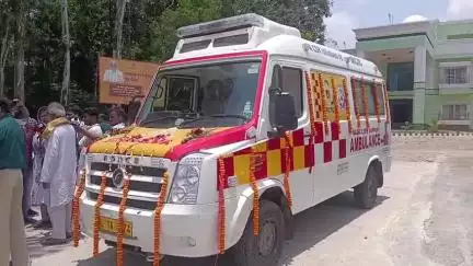 ବାଲେଶ୍ବର ମ୍ୟୁନିସିପାଲଟି: ସର୍କିଟ ହାଉସ ଠାରେ ଜିଲ୍ଲା ମୁଖ୍ୟ ଚିକିତ୍ସାଧିକାରୀଙ୍କୁ ନୂତନ ଆମ୍ବୁଲାନ୍ସ ପ୍ରଦାନ କଲେ ସାଂସଦ