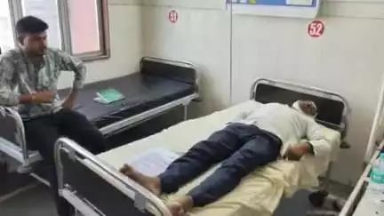 झालरापाटन: सेटेलाइट हॉस्पिटल में कार्यरत नर्सिंग कर्मी और उनकी पत्नी पर बड़े भाई और भतीजों ने कुल्हाड़ी-लाठियों से किया हमला