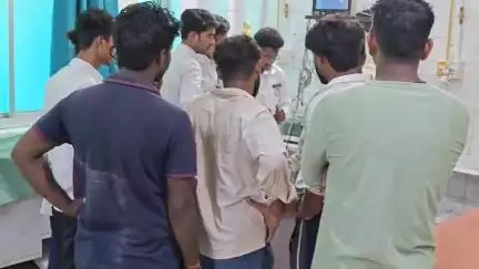 मिर्ज़ापुर: दुल्लापुर गांव में संदिग्ध परिस्थितियों में 10 वर्षीय बालक नदी में डूबा, डॉक्टर ने किया मृत घोषित