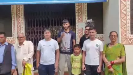 पौड़ी: प्राथमिक स्वास्थ्य केंद्र ल्वाली में चिकित्सालय का ताला ना खुलने से परेशान रहे मरीज, सीएमओ ने मामले का लिया संज्ञान