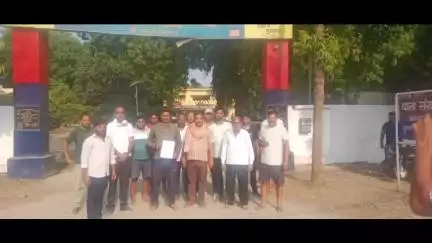 अमेठी: अमेठी, संग्रामपुर में विस्फोट से दंपती की मौत, बेटे ने बम फेंककर हत्या का लगाया आरोप, FIR की मांग