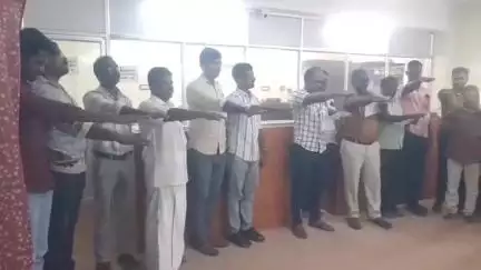 சாத்தூர்: தாலுகா அலுவலகத்தில் உலக குழந்தை தொழிலாளர் எதிர்ப்பு உறுதிமொழி ஏற்பு