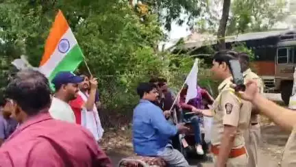 अकोला: प्रहारचा संताप उसळला! अजित पवारांच्या दौऱ्यात दिव्यांग कार्यकर्त्यांना एपीएमसी मार्केट येथून पोलिसांनी घेतले ताब्यात