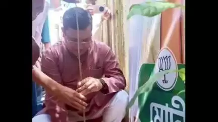 ধর্মনগর: পদ্মপুরস্থিত বিজেপির জেলা কার্য্যালয় প্রাঙ্গণে আয়োজিত বৃক্ষরোপণ অনুষ্ঠানে উপস্থিত রাজ্যের মন্ত্রী টিংকু রায়