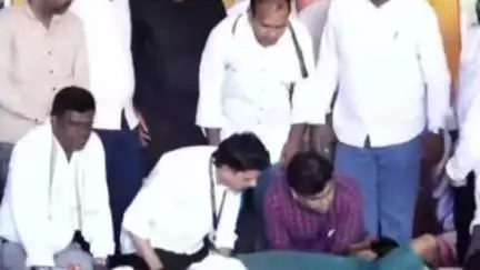 तुमसर: मोझरी येथे माजी आ. बच्चू कडू यांच्या अन्नत्याग आंदोलनाला तुमसर मोहाडी विधानसभा क्षेत्राचे माजी आ. चरण वाघमारे यांची भेट
