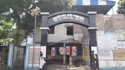 তেহট্ট ১: সরকারি অর্থ আত্মসাৎ করেছেন প্রধান,প্রধানের শাস্তির দাবিতে কানাইনগর গ্রাম পঞ্চায়েতের সামনে তৃণমূল কংগ্রেসের প্রতিবাদ সভা